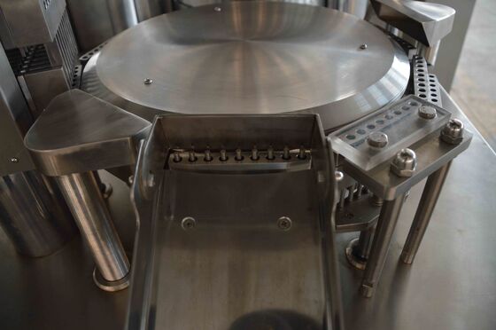 Bon prix Machine de remplissage automatique de capsule de poudre avec 200 capsules/minute en ligne