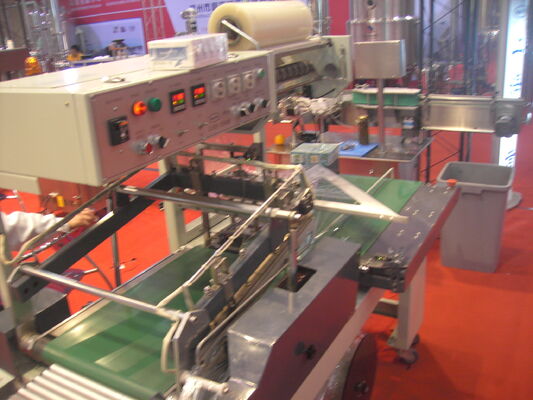 Bon prix Machine de conditionnement automatisée environnementale de film de rétrécissement avec l'écran tactile en ligne